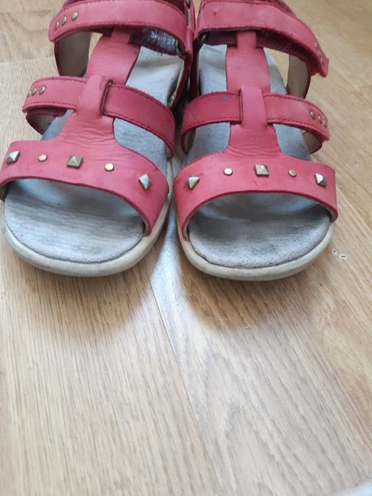 Продам санділі босоніжки на дівчинку Ессо 34 розмір