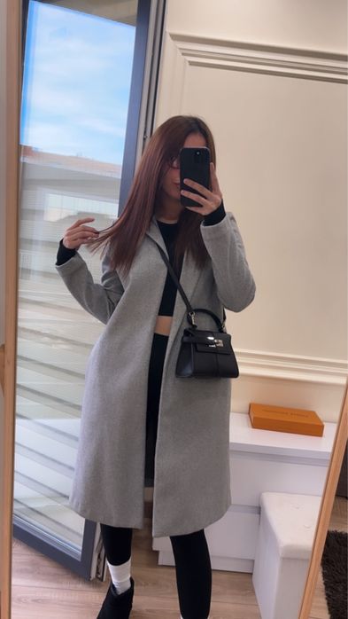 Продам сіре пальто Zara тепленьке в гарному стані