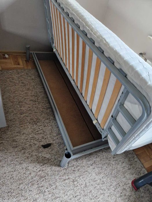 stelaż metalowy do łóżka