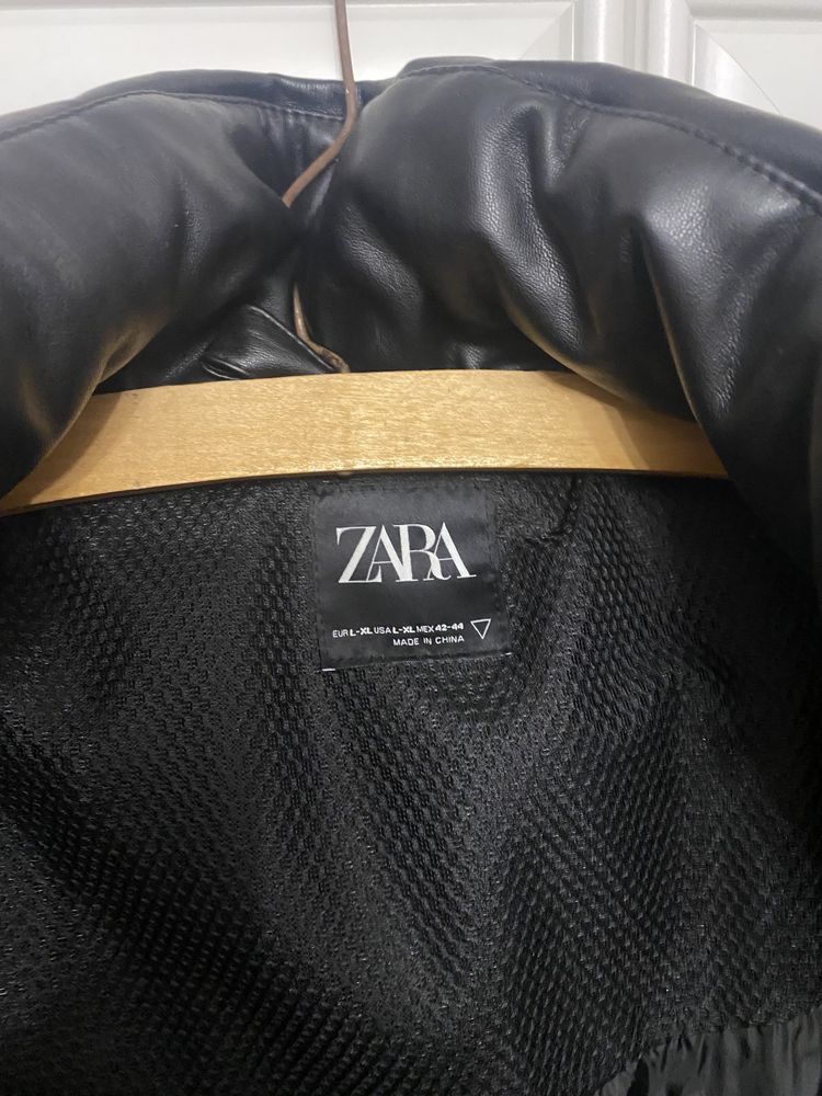 Куртка zara жіноча чорна