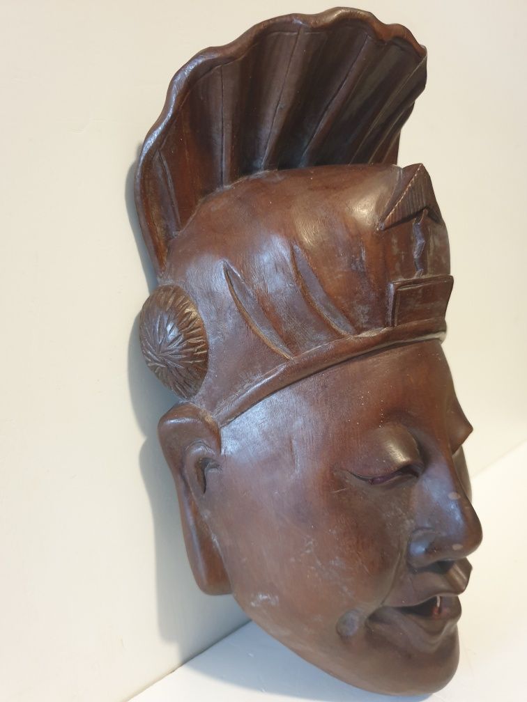 Vintage máscara de divindade asiática esculpida em Pau Rosa