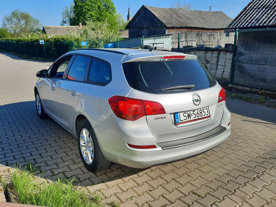 Ładny stan benzyna mały przebieg sprowadzony i zarejestrowany