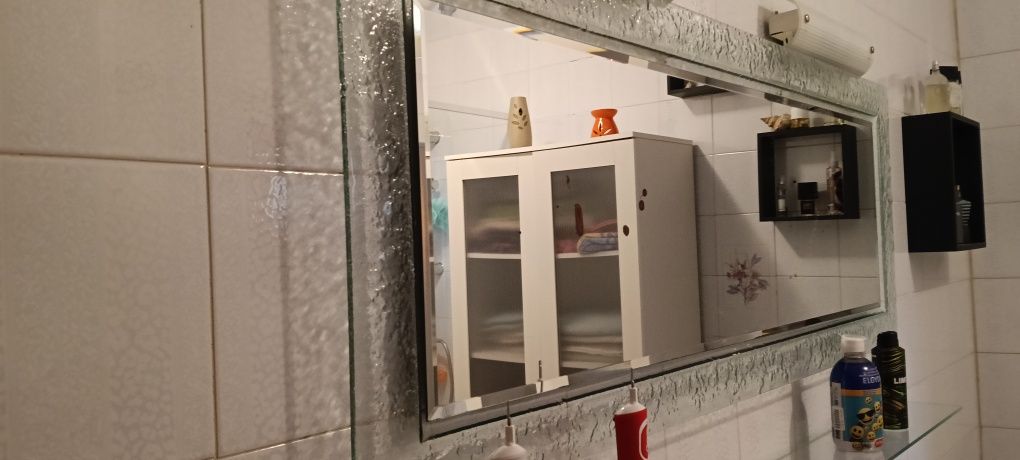 Espelho com prateleira em vidro
