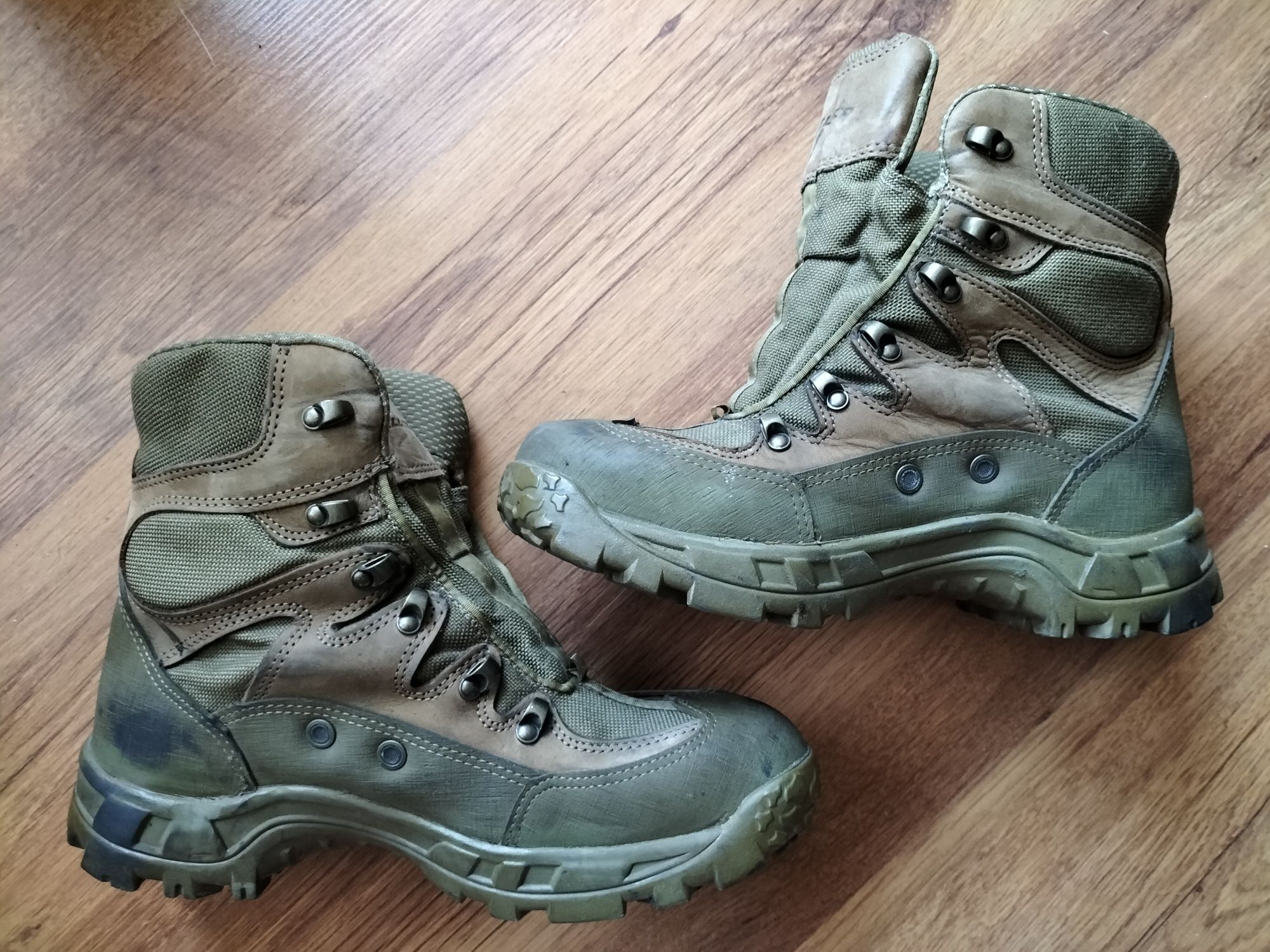 Buty Wellco M760 Combat Hiker 8W (EUR 41) - kontrakt - uszkodzone