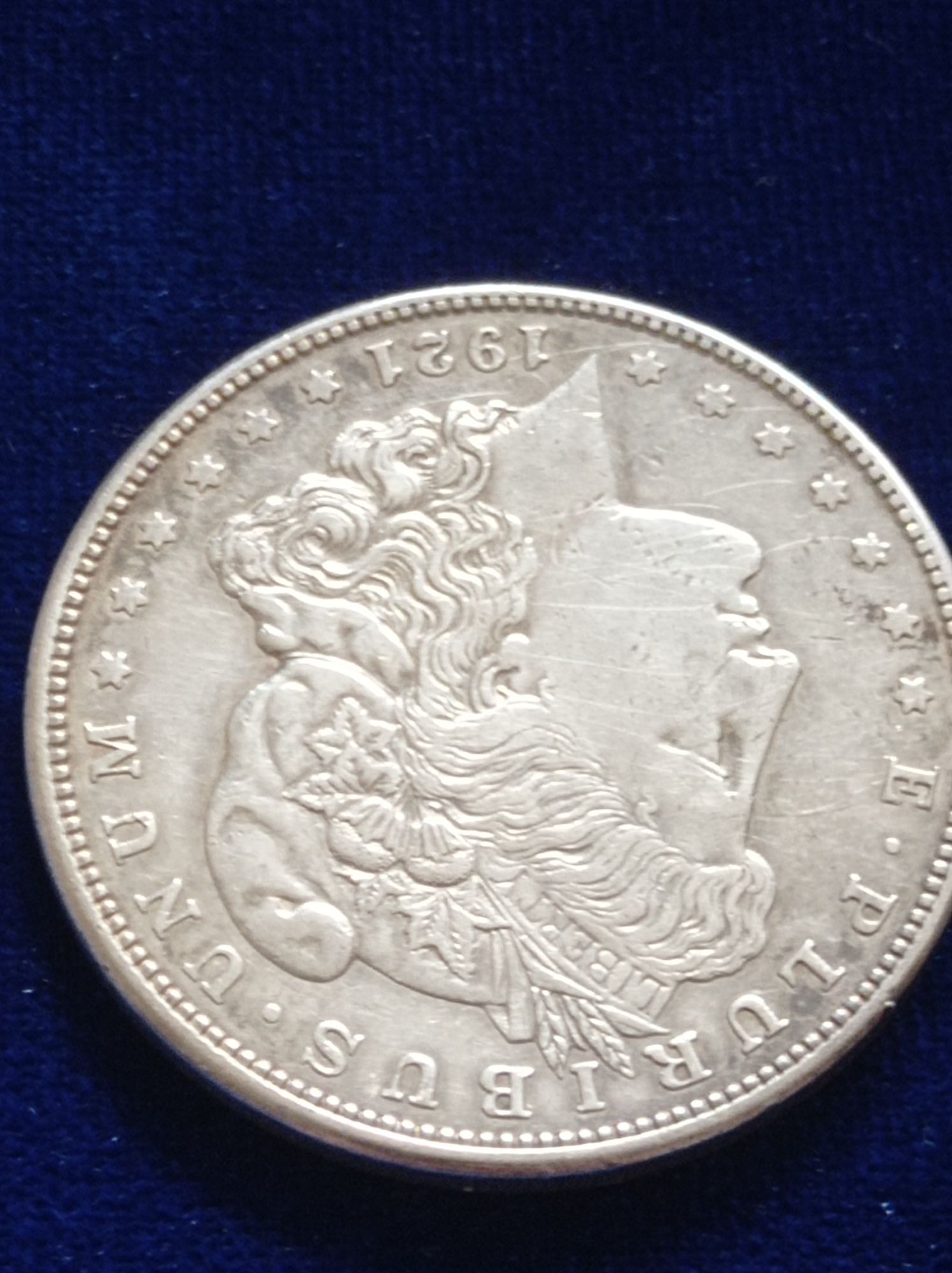 Серебряный американский доллар 1921 года