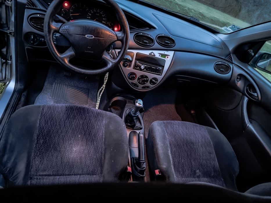 Ford Focus sw 1.4 ano 2000