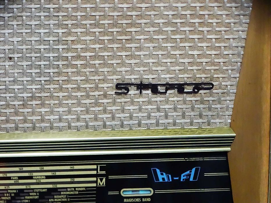 Vollstereo 609W EM84 radio produkowane Kuba-Imperial w latach 1960.