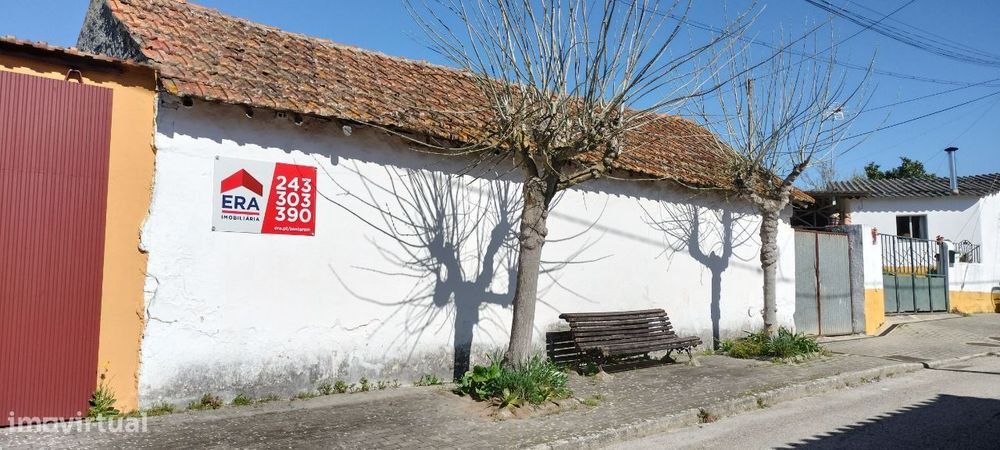 Moradia T1 com 345 m2 de terreno