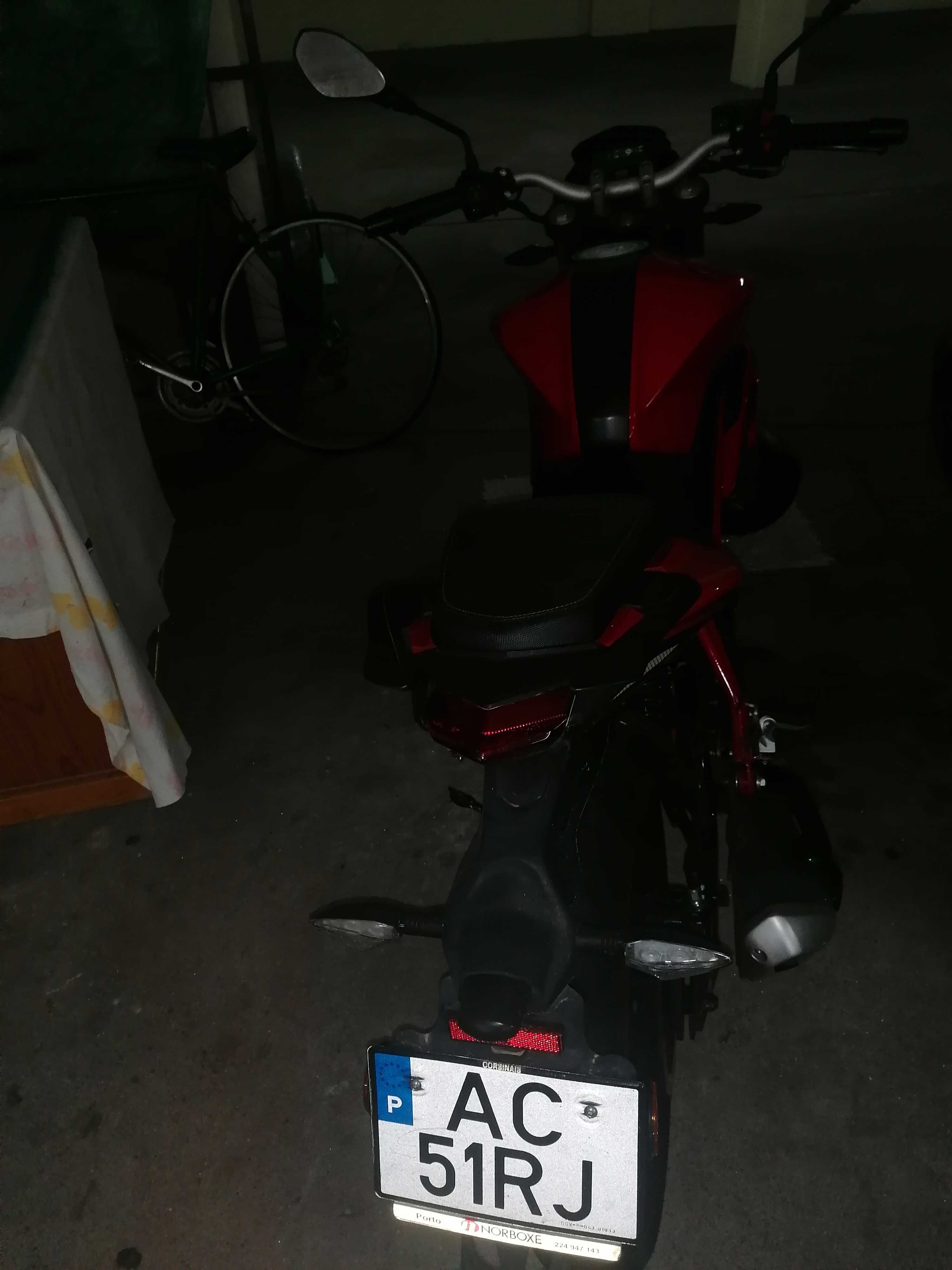 Mota 125 benelli BN vermelha
