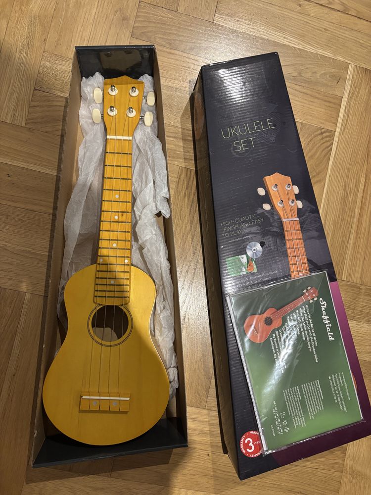 Ukulele zestaw w kartonie.