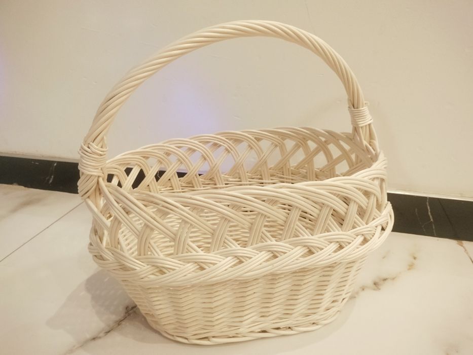Kosz wiklinowy biały