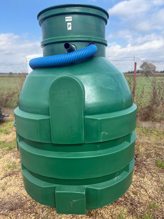 Przydomowa biologiczna oczyszczalnia ścieków, zbiorniki na deszczówkę