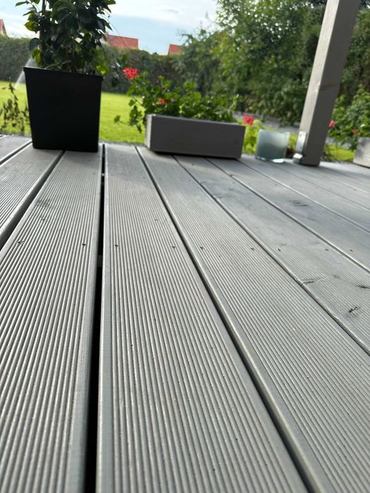 Deska tarasowa modrzew syb. 27x142 mm  długość 300 cm
