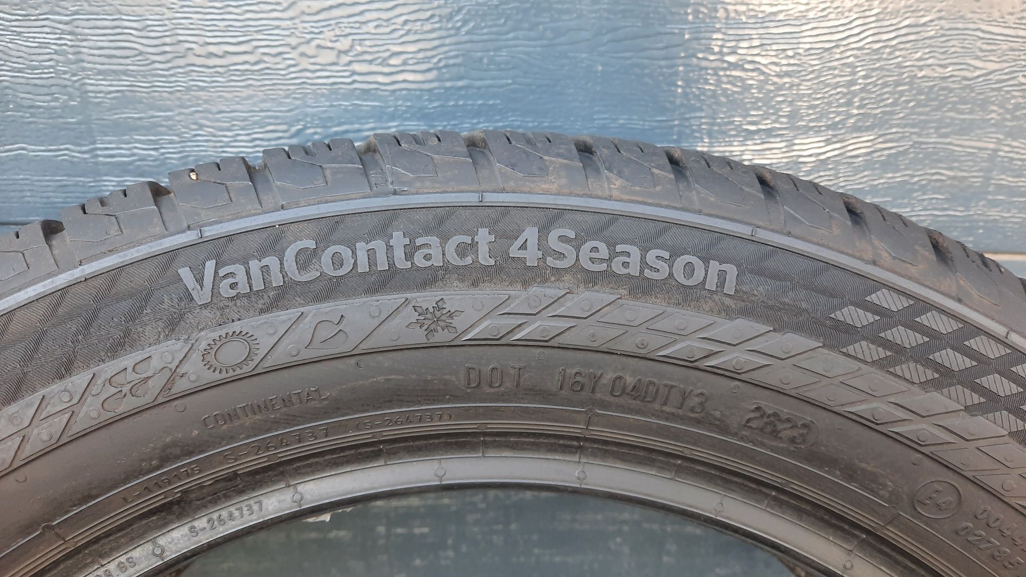 Continental 225/55 R17 C VanContact 4Season 7.3 mm