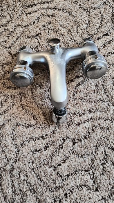 Змішувач для ванни