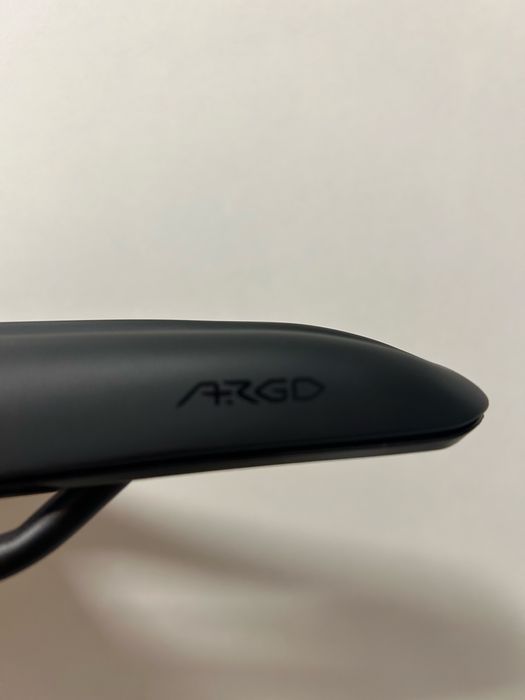 Selim Fizik vento argo r3 140mm