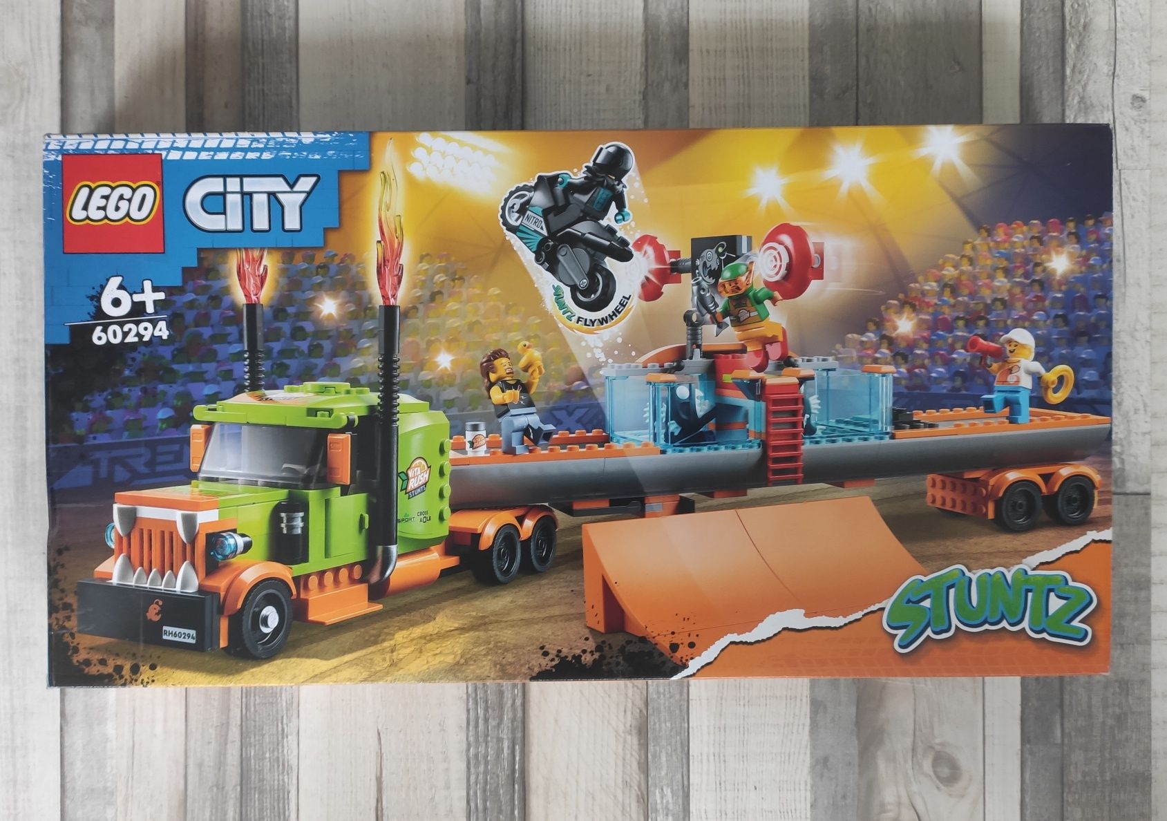 Pusty karton LEGO City 60294 ciężarówka kaskaderska