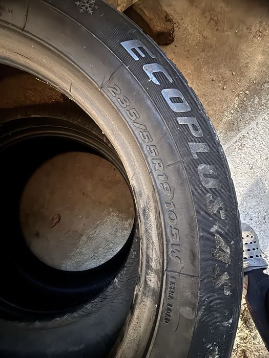 Dwie opony zimowe Fortuna 235/55/19