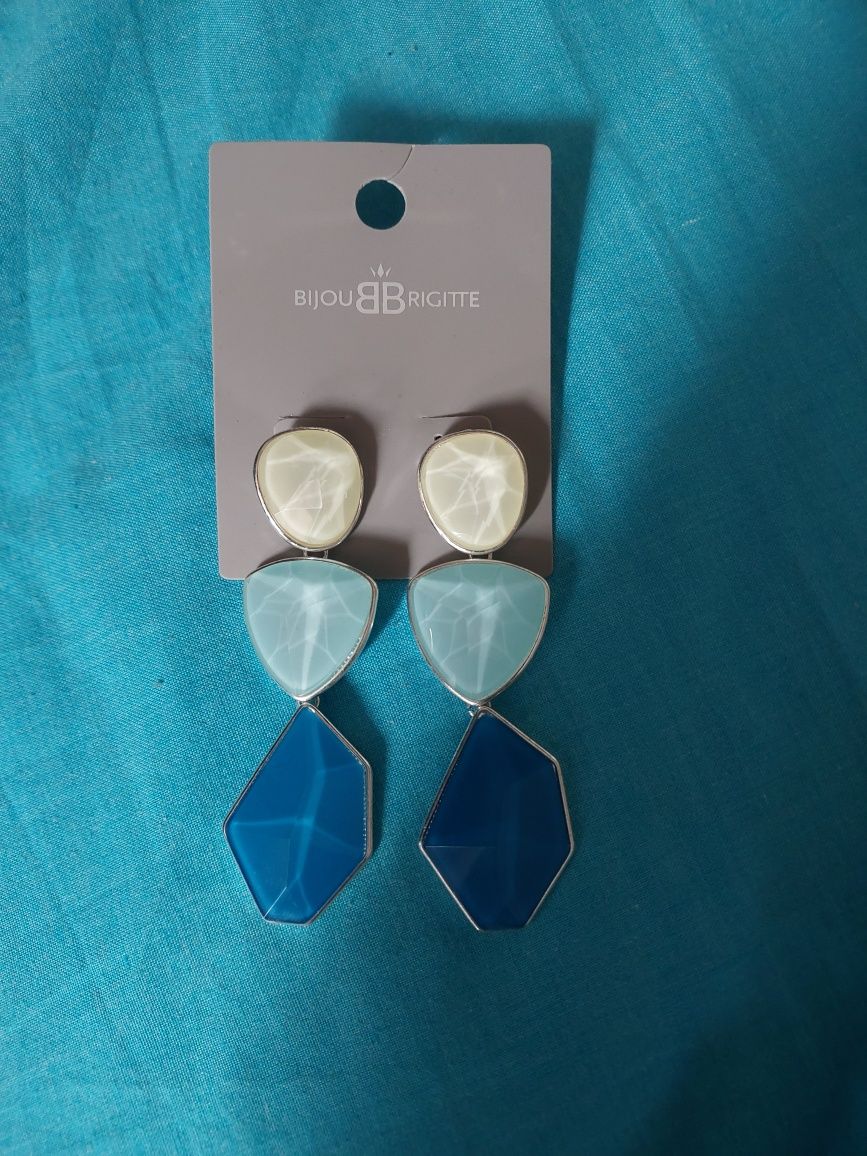 brincos azul e branco bijou brigitte