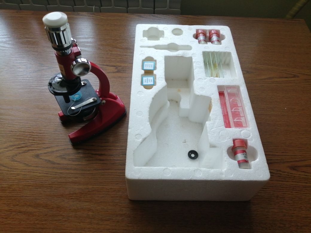 Mikroskop z osprzętem