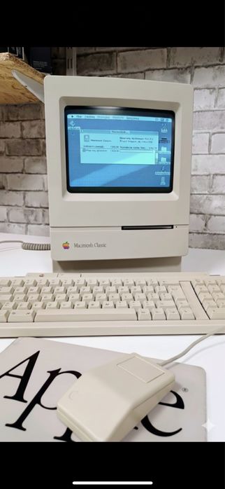Macintosh Classic 1990