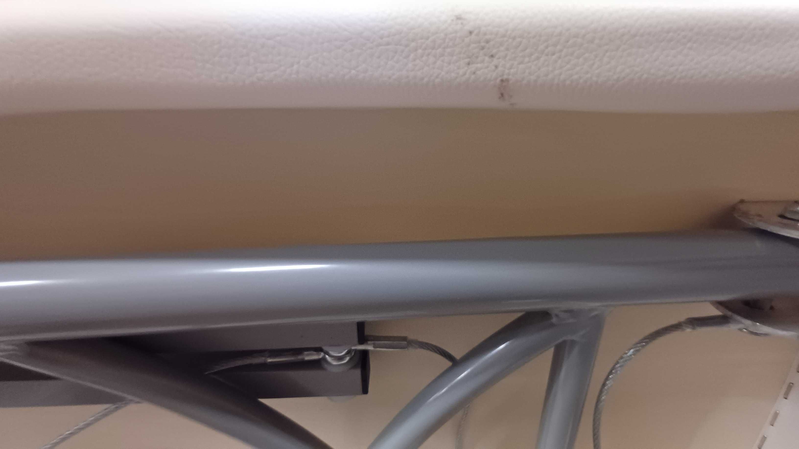 Składany dwusekcyjny aluminiowy stół do masażu - powystawowy