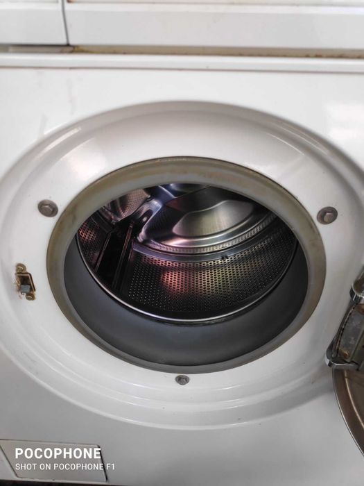 Пральна машина Miele.