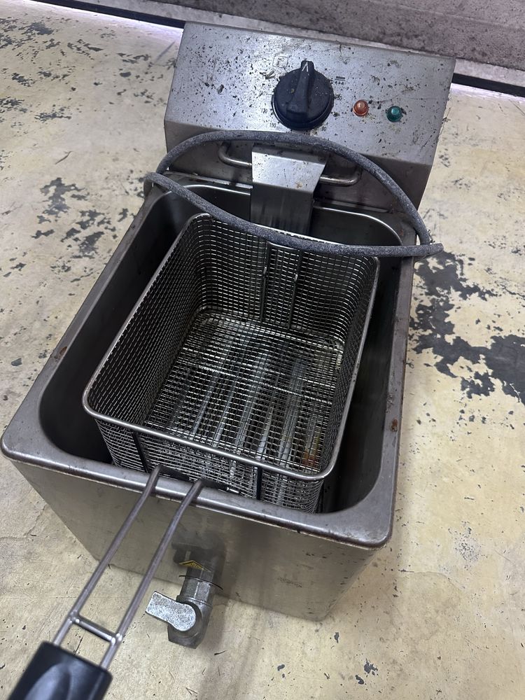 Vendo fritadeira elétrica