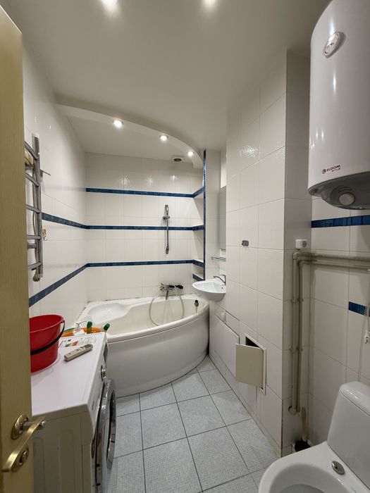 Пропоную велику 2ну 70 метрів на Сахарова під прогаму також