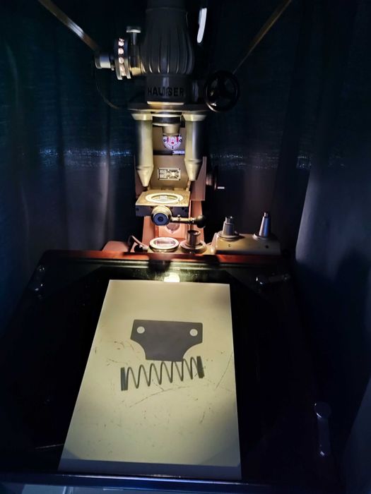 Projektor profilowy HAUSER 215