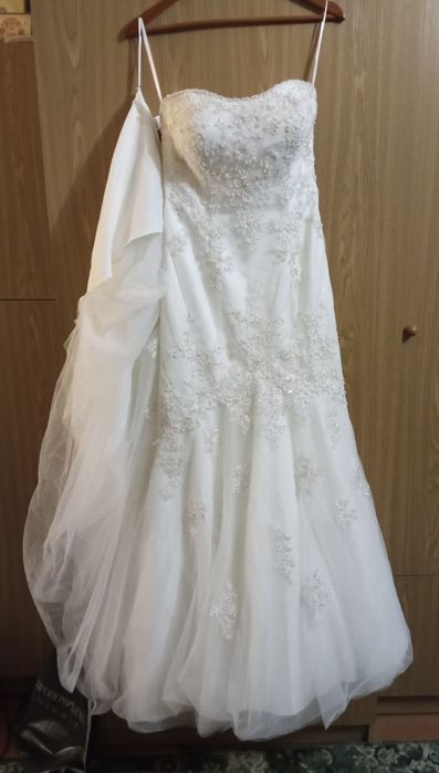 Свадебное платье со шлейфом