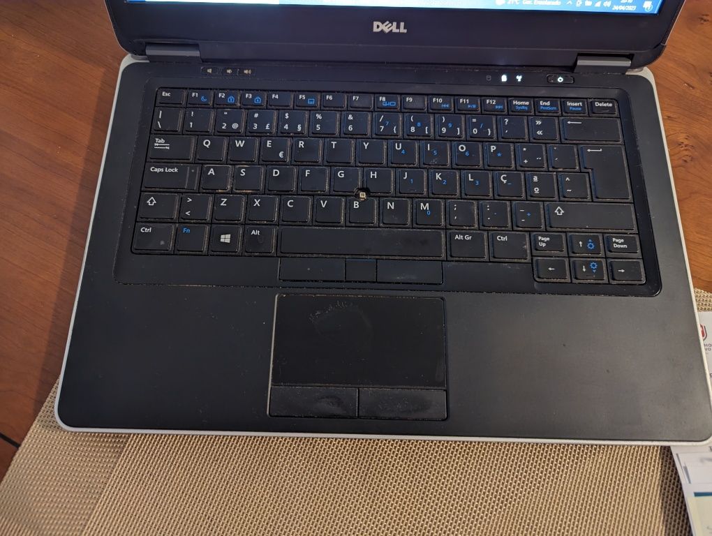 Portátil DELL i5 8Gb ram 256GB SSD