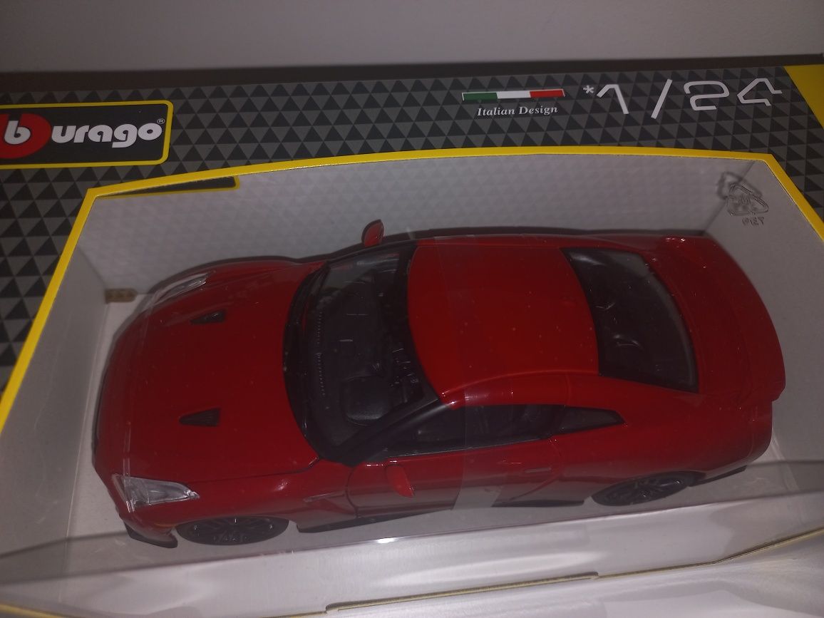Bburago Nissan GT-R 2017,skala 1:24