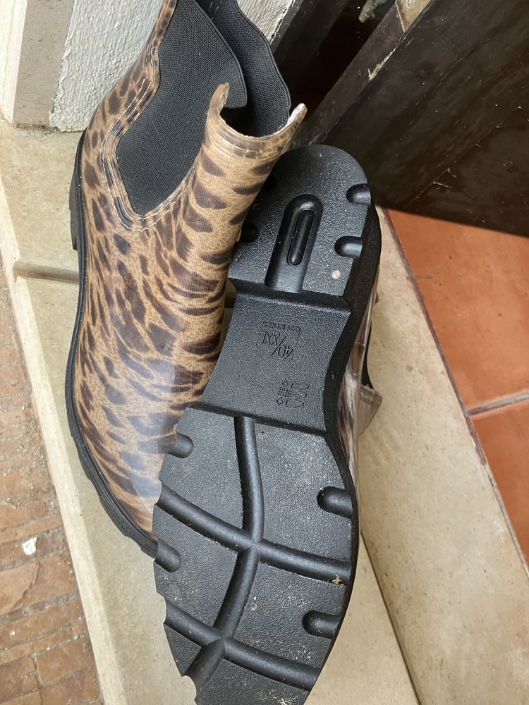 Botas tigresas para a chuva