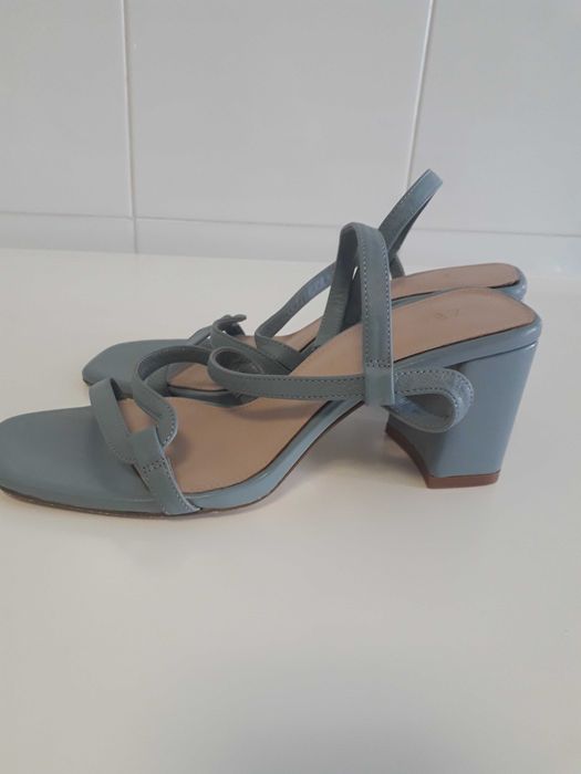 Sandálias azuis claras (NOVAS) tam.36