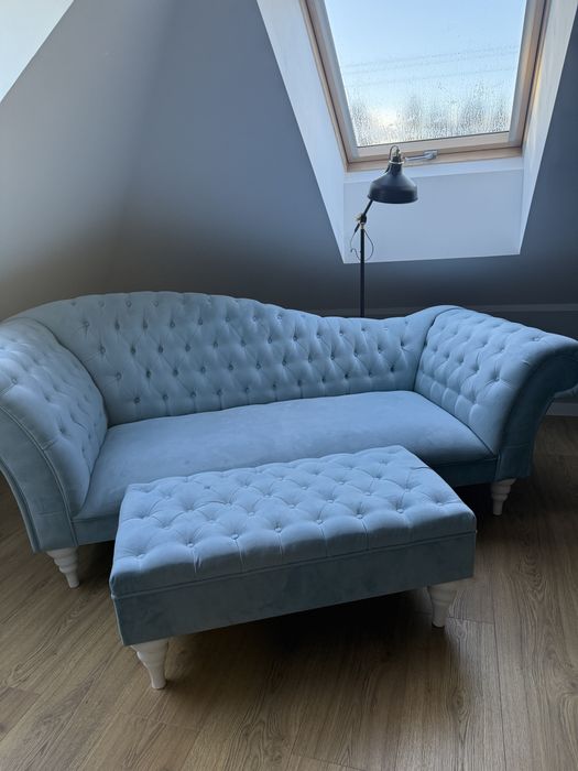 Kanapa glamour  z podnóżkiem