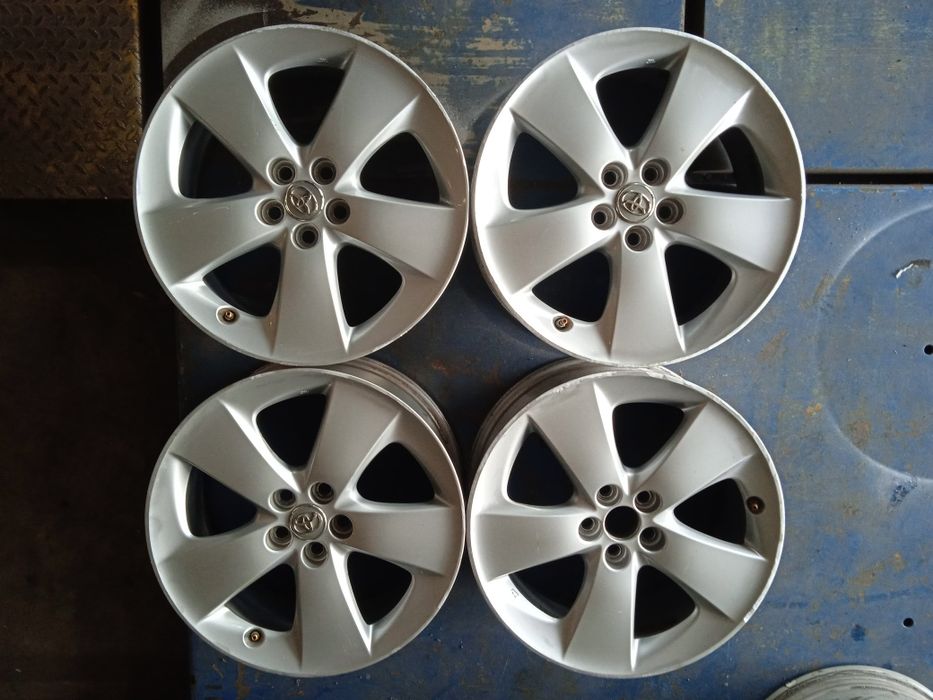 Oryginalne felgi aluminiowe 17 cali Toyota, czujniki ciśnienia, 5x100