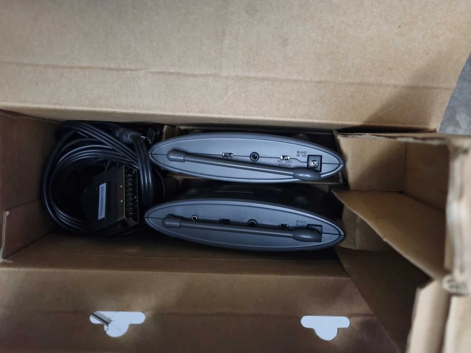 Audiovisual Signal Distributor Transmitter/Receiver64551758163073123