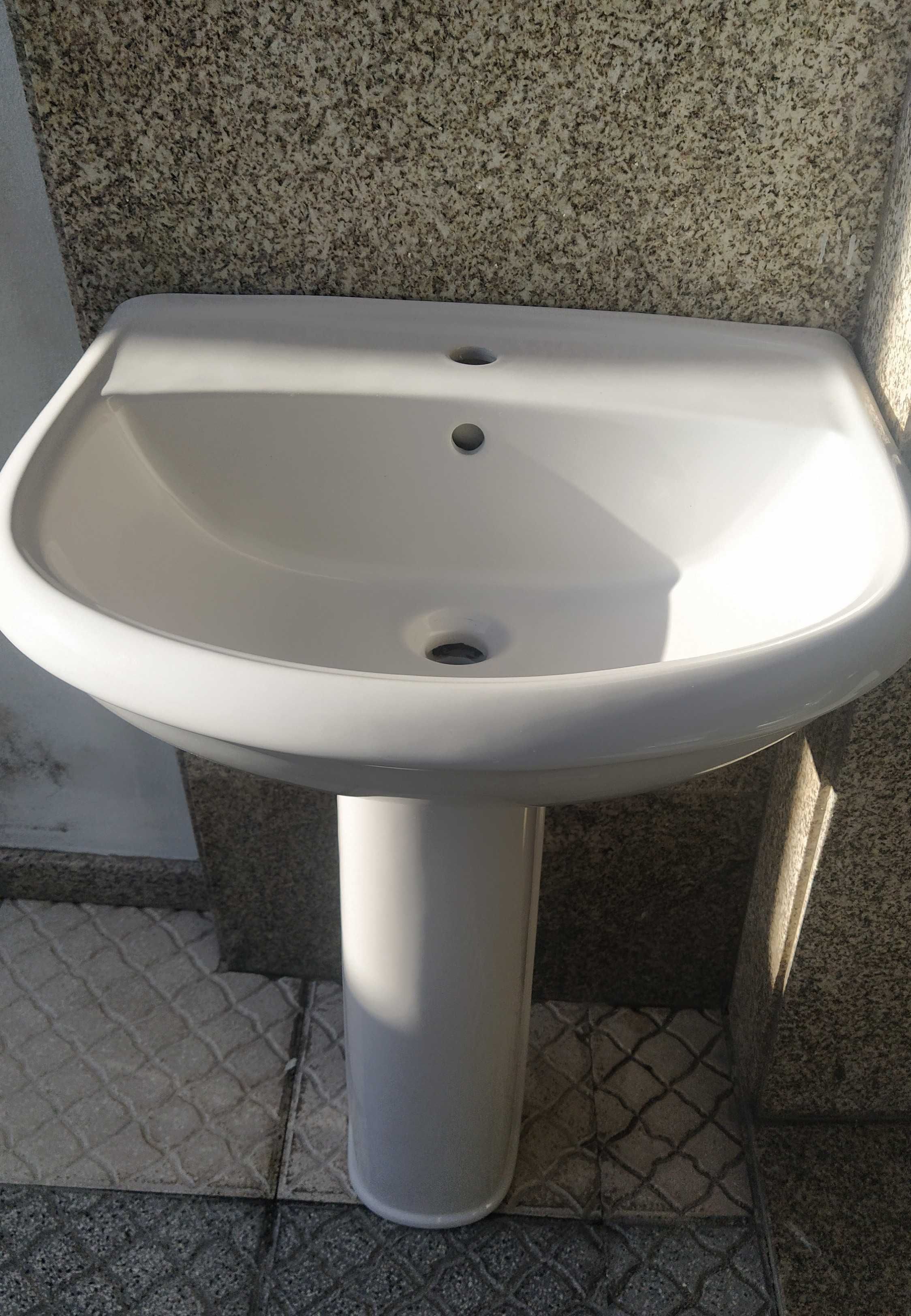 Conjunto Lavatório com coluna (pé) Sanitana