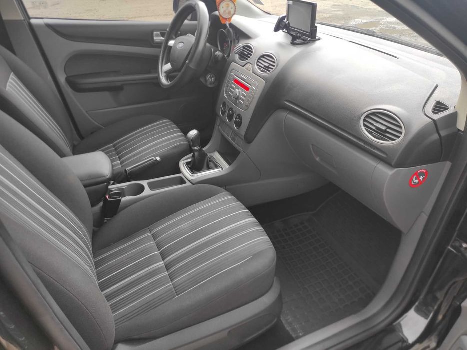Продаю Ford Focus 2 універсал 1,6 бензин. Хороший стан
