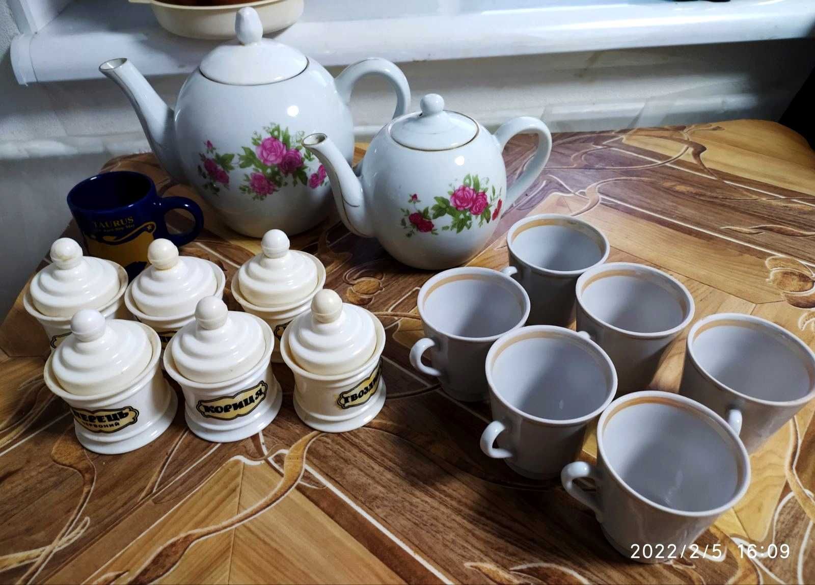 Посуда, фаянс: чайники (Китай), чашки для кофе.