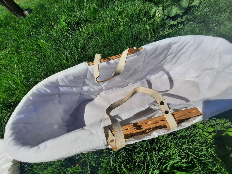 Плетене ліжечко для немовлят