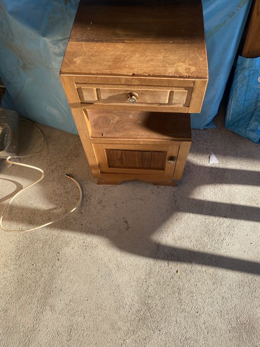 Mesa de cabeceira antiga