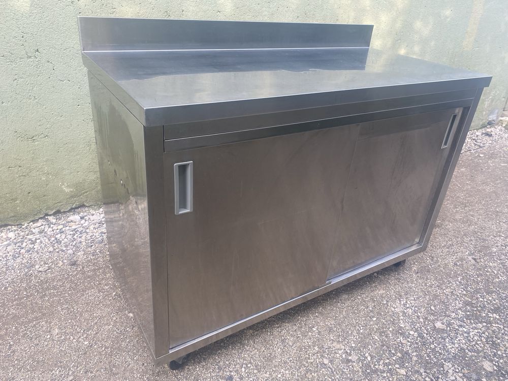 Banca inox com prateleira e portas