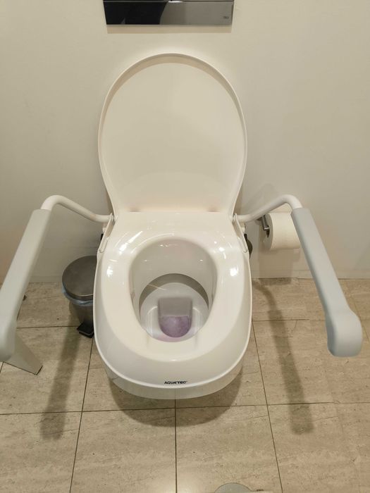 Elevador de sanita com braços Aquatec