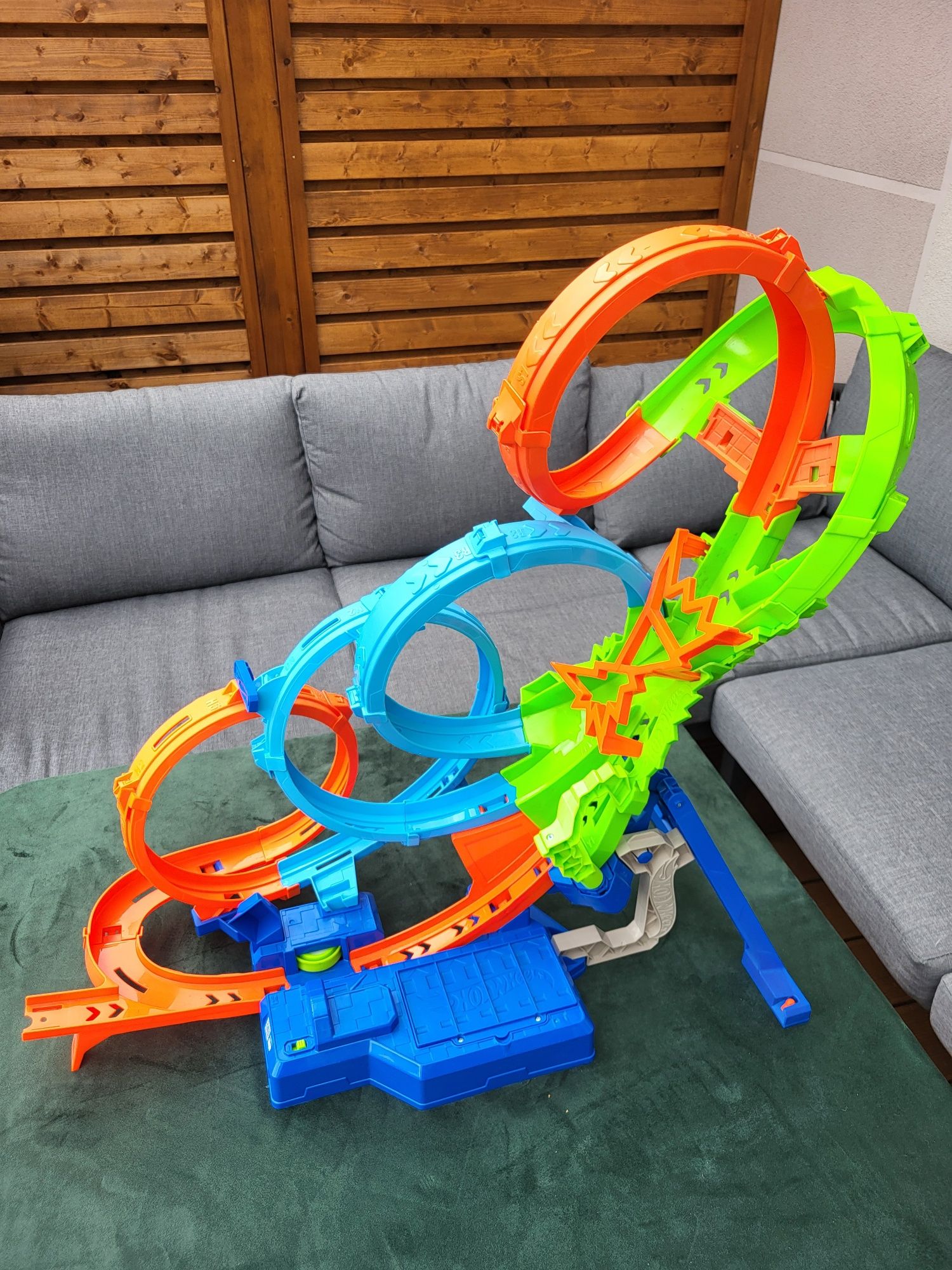 Tor Hot Wheels Action poczwórne pętla, jak nowy