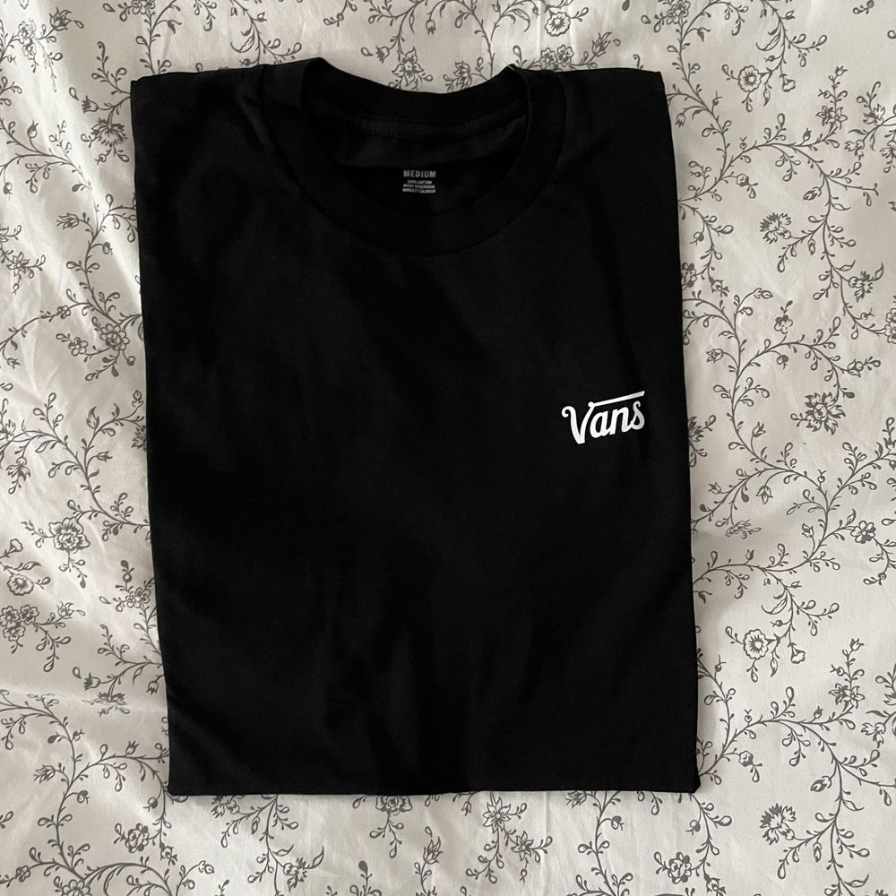 Czarna koszulka z małym logo Vans rozmiar M