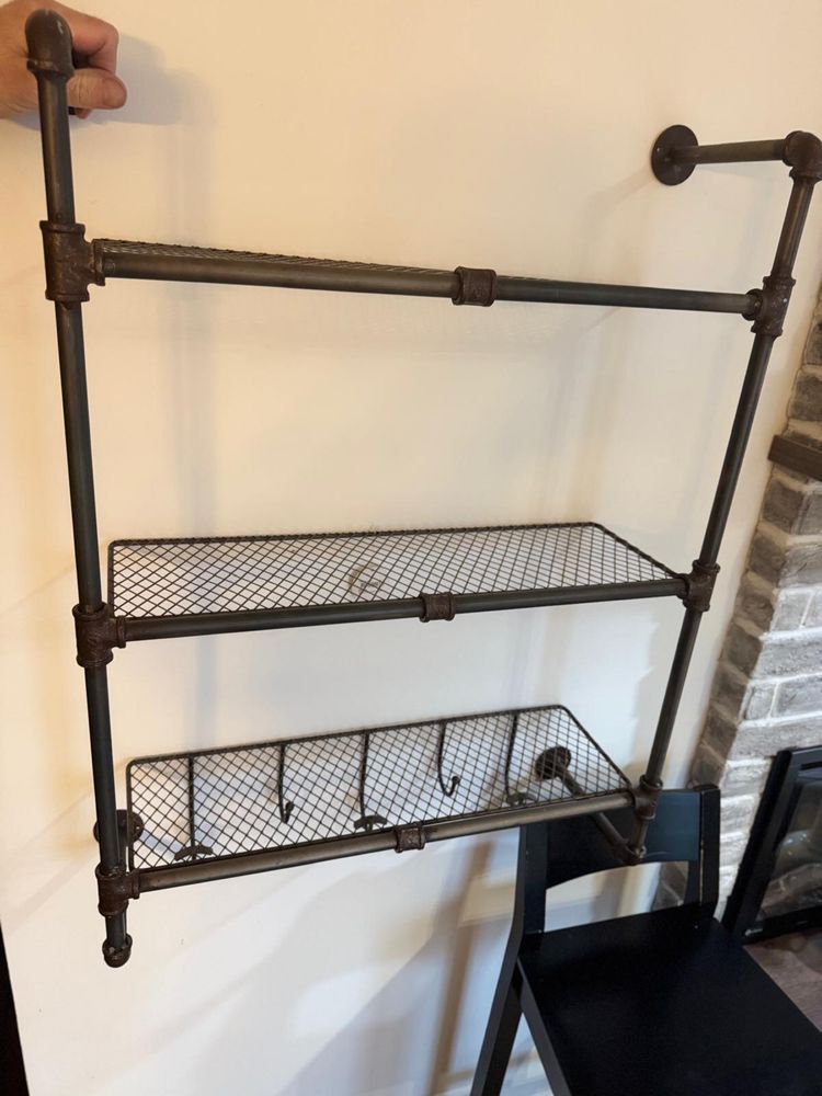 Wiszaca ażurowa szafka loft