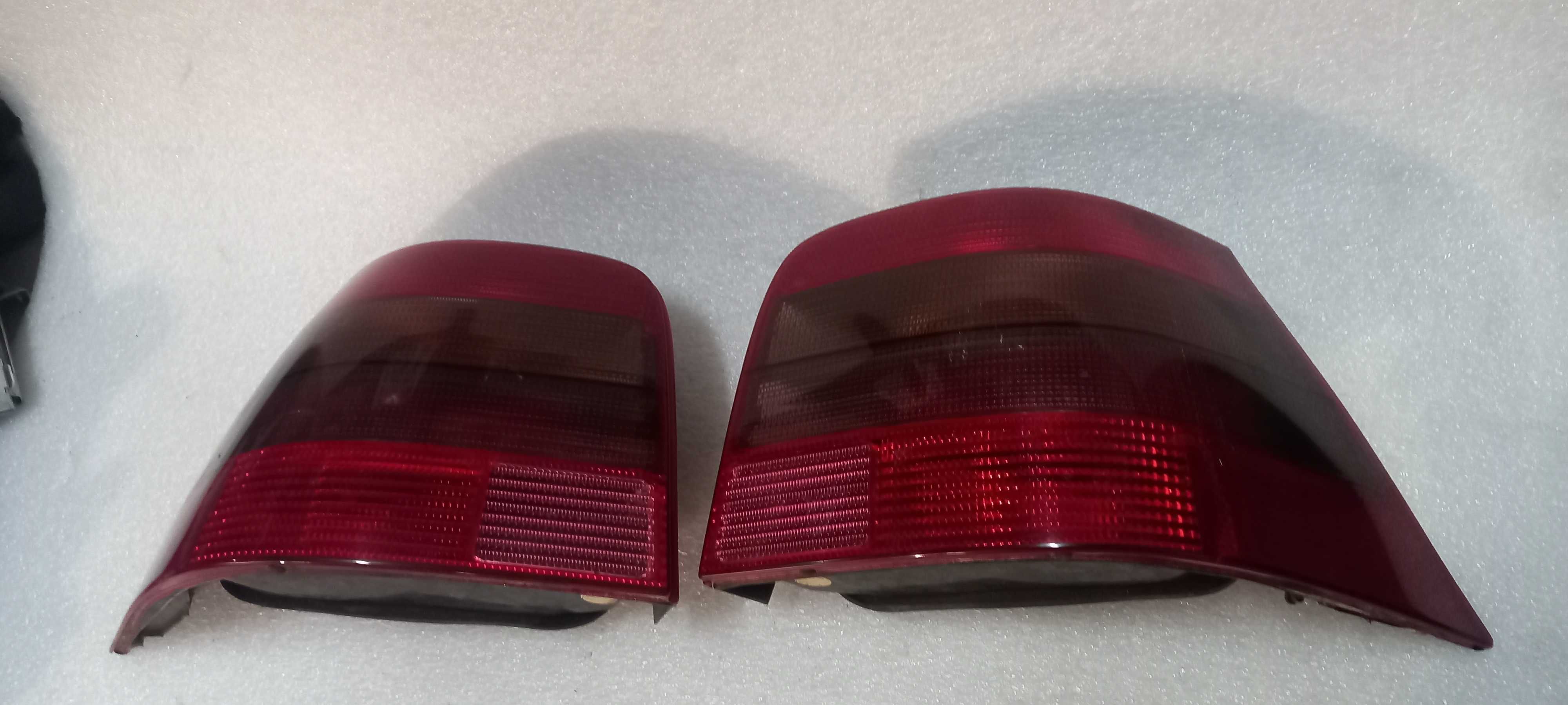 Lampa tył ciemna Volkswagen Golf IV 3-drzwi