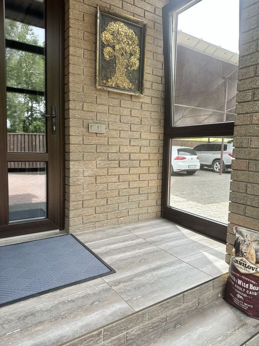 Новий Будинок з сонячними панелями, в кінці Роменскої